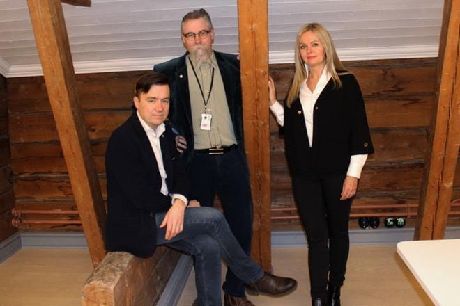 Etelä-Pohjanmaan kulttuurirahaston asiamies Mika Wirkkala, hoitokunnan puheenjohtaja Sulevi Riukulehto ja varapuheenjohtaja Katja Rajala kehottavat tekemään hakemukset huolellisesti. KUVA: NADIA PAAVOLA