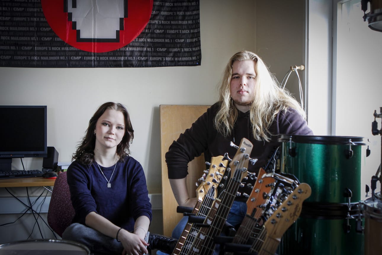 Anni Lehtola ja Eetu Hietala kertovat, että Huvikummulle on syntynyt oma yhteisö. Treenitilat sijaitsevat hyvällä paikalla kaupungin keskustassa.