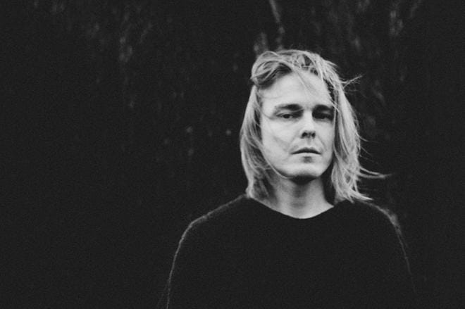 Mikko Joensuu vietti nuoruutensa Alajärvellä. Paikalliset gospel-yhtyeet tulivat tutuiksi helluntailaisperheessä kasvaneelle nuorelle muusikolle. Sittemmin hän on luopunut uskostaan. Kuva: Tero Ahonen