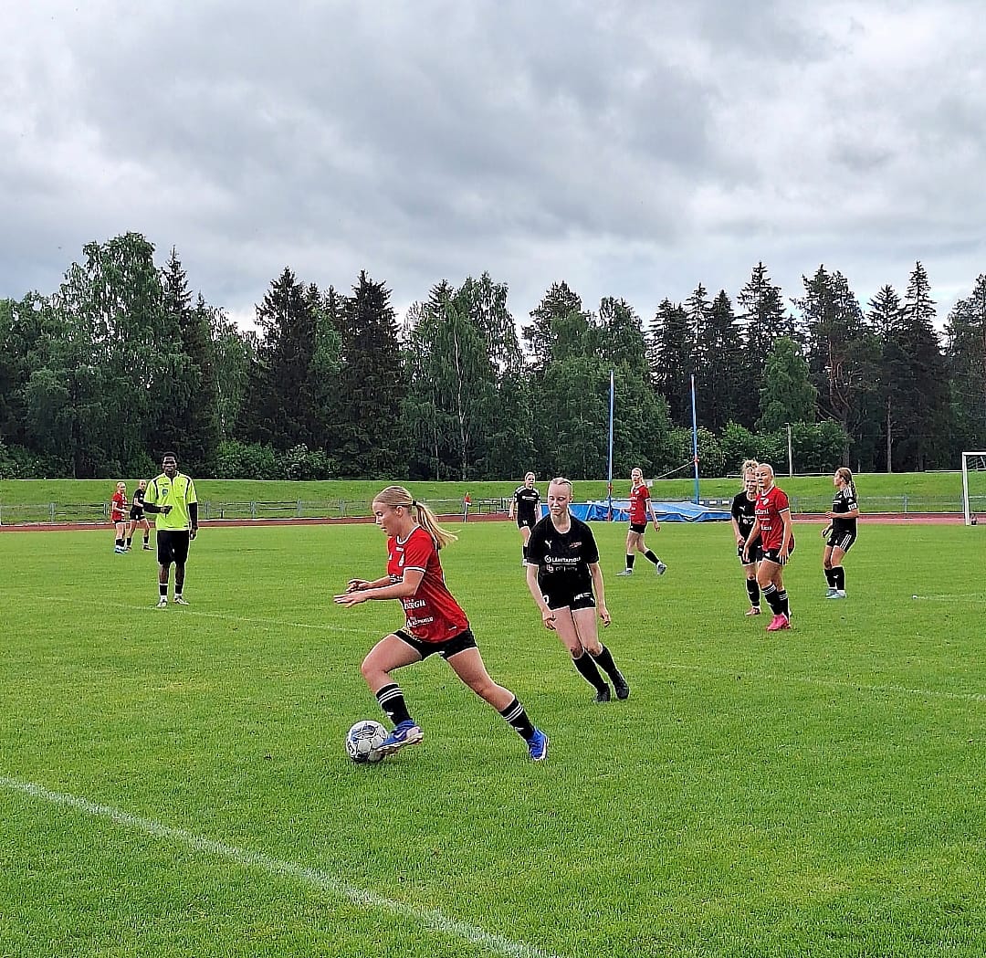 FC Raahen naisten joukkue palaa tauolta lauantaina, kun se saa vieraakseen FC Ylivieskan.