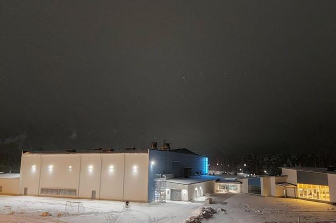 Järvi-Pohjanmaan pandemiajohtoryhmä ohjeistaa kaikkia yhdistyksiä sekä harrastustoiminnan järjestäjiä pitämään kirjaa henkilöistä, jotka osallistuvat järjestettyihin kokoontumisiin. Listaa on säilytettävä 14 vuorokauden ajan, jotta mahdollisessa altistustilanteessa tartunnanjäljitys toimii mahdollisimman tehokkaasti. Kuvassa Alajärven monitoimihalli-uimahalli. KUVA: SARI HEINILÄ