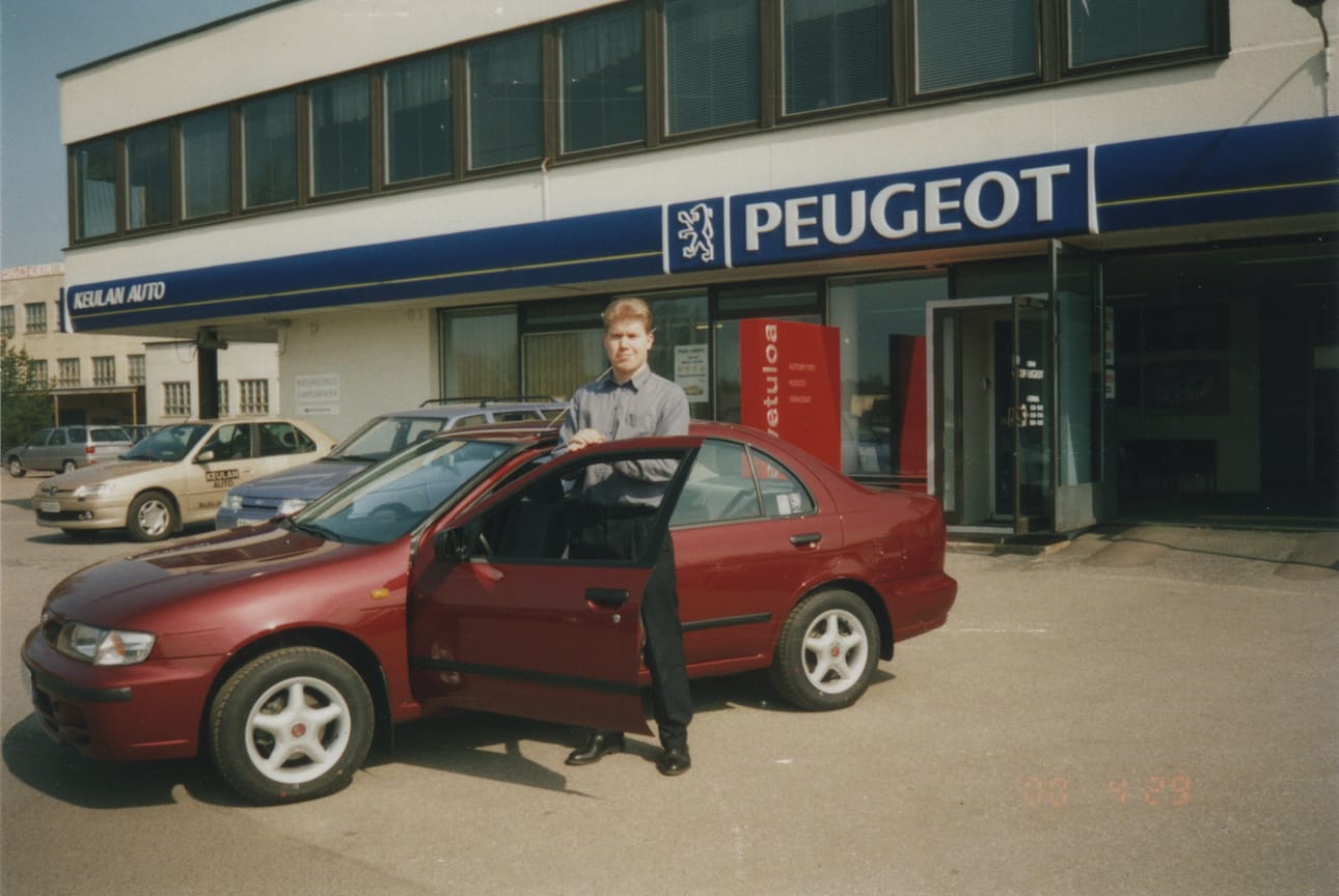 Eletään vuotta 2000, ja Tero Talviolla on upouusi auto.