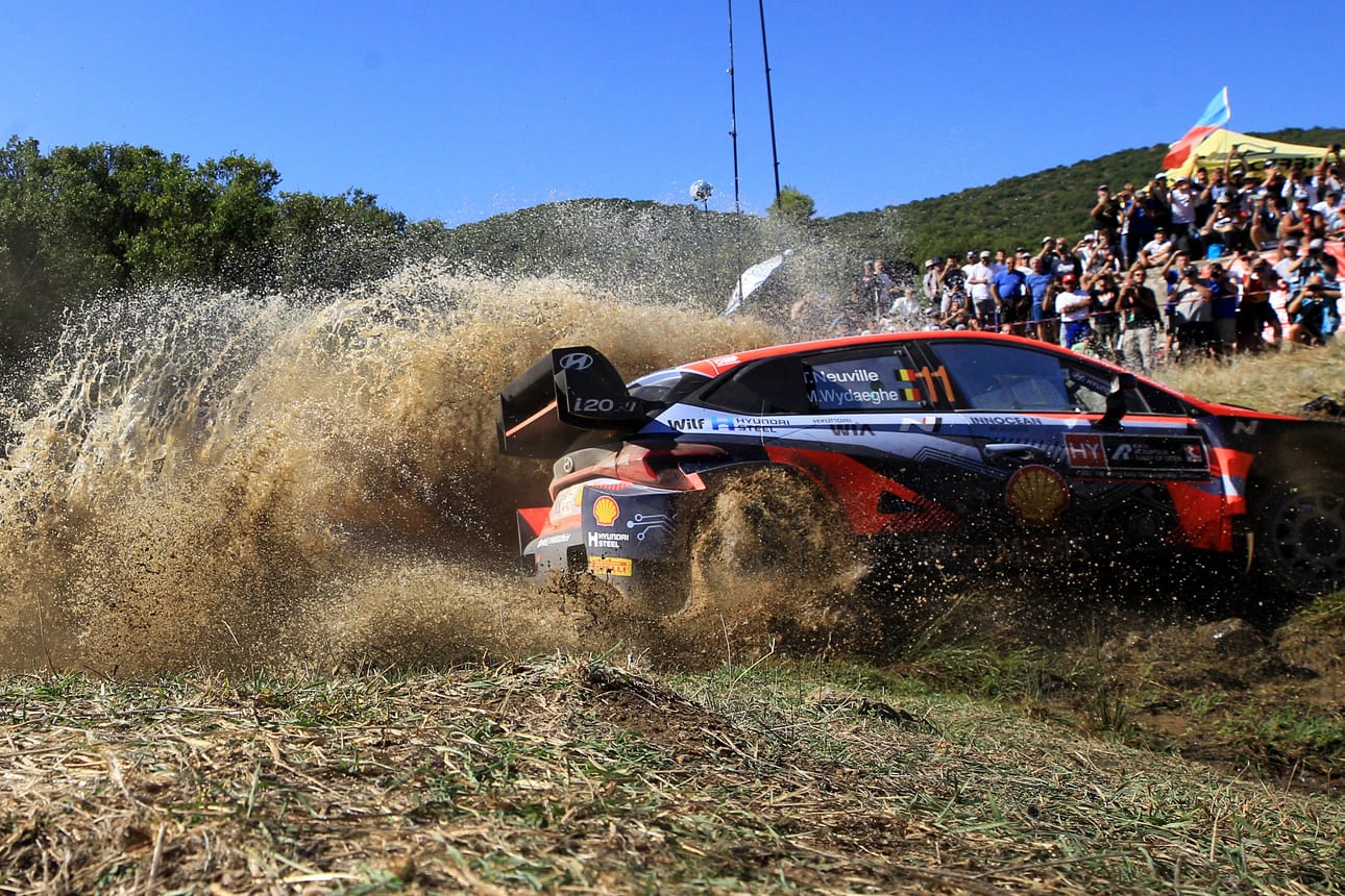 Thierry Neuville johti Hyundain kolmoisvoittoon.