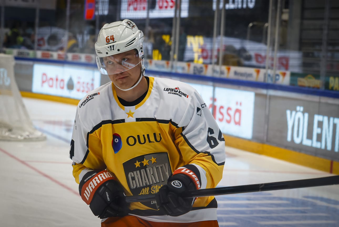 Mikael Granlund oli yksi perjantai-illan suosituimmista pelaajista.