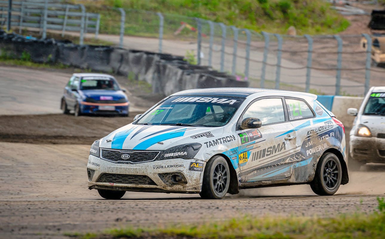 Elias Kalliokoski kisaa tällä kaudella rallicrossin SM-sarjaa KIA-autollaan.