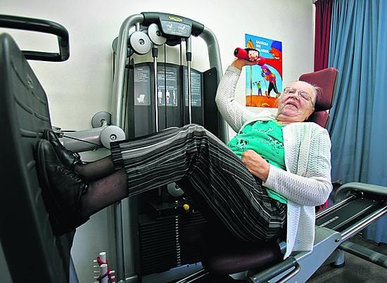 87-vuotiaalla Rauha Ruotsalaisella nousee jo puntti kaksi kuukautta jatkuneen voima- ja tasapainoharjoittelun ansiosta.