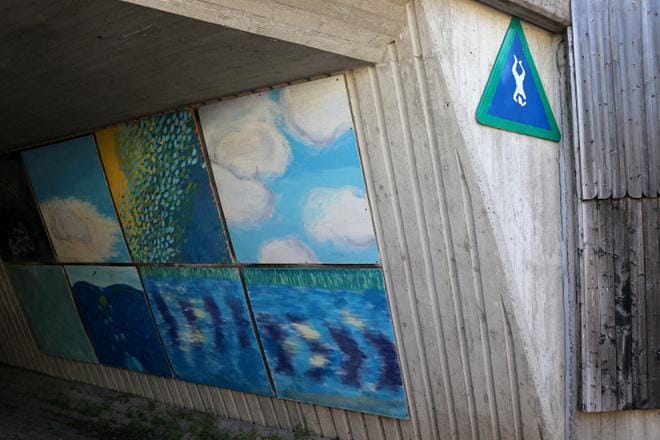 Alikulun taideteoksia oli synnyttämässä nuorten kanssa useita ammattitaiteilijoita, yksi heistä oli Antti Maasalo.