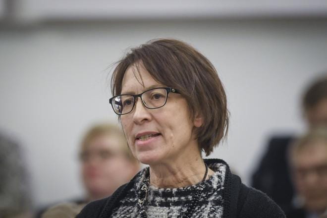 Kristillisdemokraattien puheenjohtaja Sari Essayah kertoo, että yksittäiset kansanedustajat ovat kysyneet kristillisdemokraattien äänestysaikeista sote-uudistukseen liittyen. KUVA: Kimmo Brandt/compic