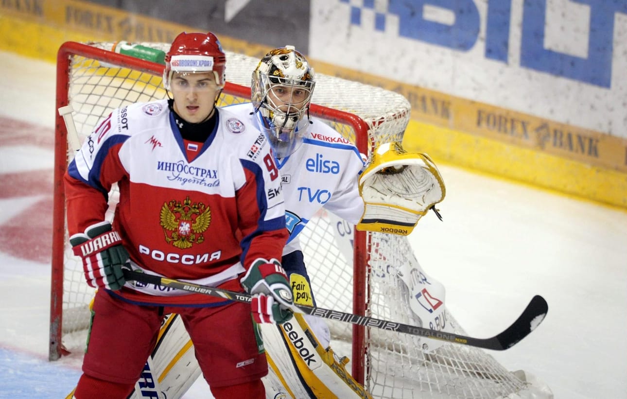 Kempeleen Kiekko-Kettujen kasvatti Pekka Rinne oli Suomen maalilla vakuuttava ja eleettömän varma. Edes Venäjän Kirill Petrovin tekemä maski ei saanut Rinnettä hermostumaan.