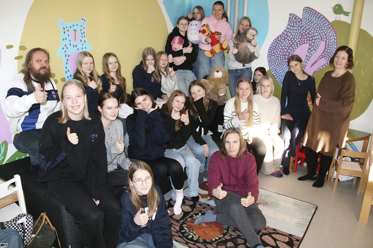 Oulaisten yläkoulun 8-luokkalaisissa on yli 20 tukioppilasta. Toiminta järjestetään osana koulupäiviä. Ohjaavana opettajana toimii Sanna Koskenlaine ja MLL:n puolesta mukana on Samuli Tikkanen.