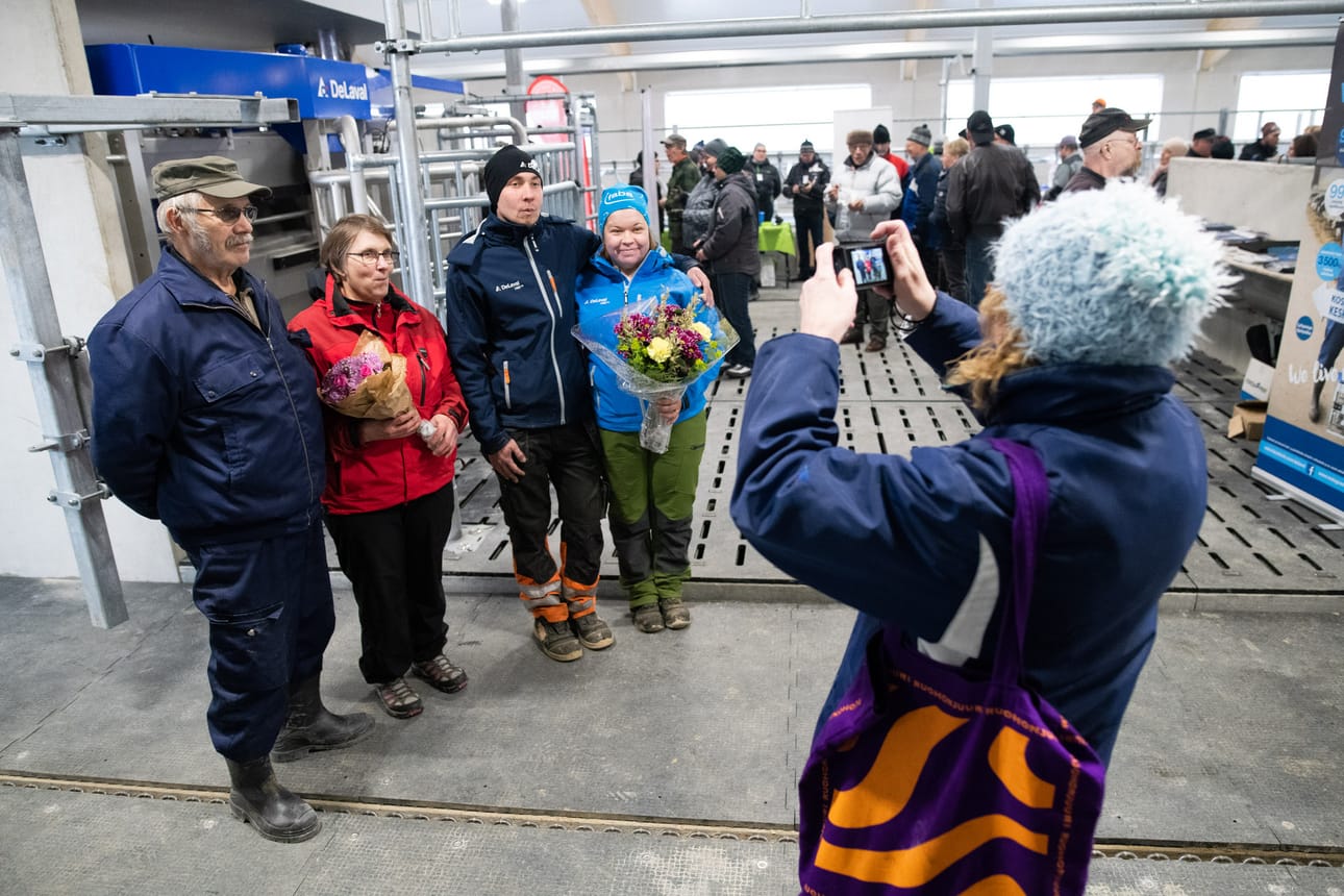 Lokakuun puolivälissä tutustuimme uuteen pihattonavettaan Taivalkosken Tyrövaaralla.
