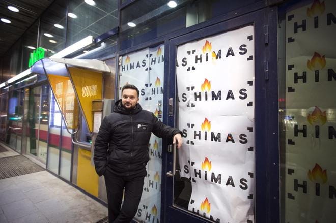 Fatos Kavaja avaa veljensä kanssa uuden ravintolan Vaasanpuistikolle. Kuva: Jarno Pellinen