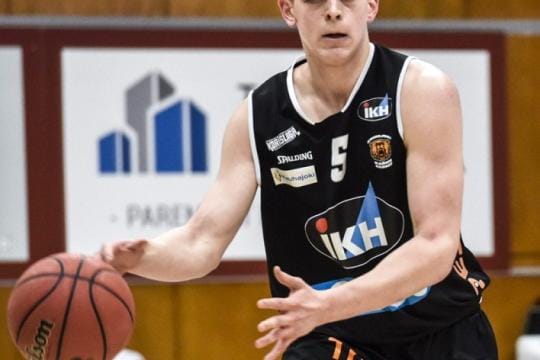 Karhu Basketin Henri Kantonen teki 18 pistettä. KUVAT: LEHTIKUVA/EMMI KORHONEN/ARKISTO