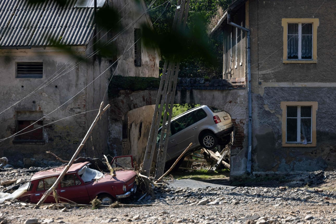 Keski- ja Itä-Eurooppaa viime viikosta asti riepotellut myrsky on tuonut mukanaan voimakasta tuulta, rankkasateita ja tulvia. Kuva keskiviikolta Puolasta. LEHTIKUVA/AFP