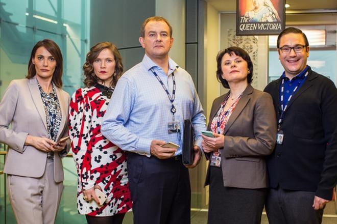 BBC:n väkeä esittävät Sarah Parish, Jessica Hynes, Hugh Bonneville, Monica Dolan ja Rufus Jones. KUVA: Jack Barnes