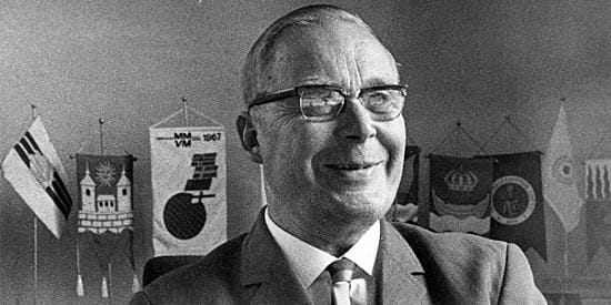 Oulun kaupunginjohtaja Arvo Heino otti vielä tiukasti kantaa asioihin kotonaan vuonna 1999.