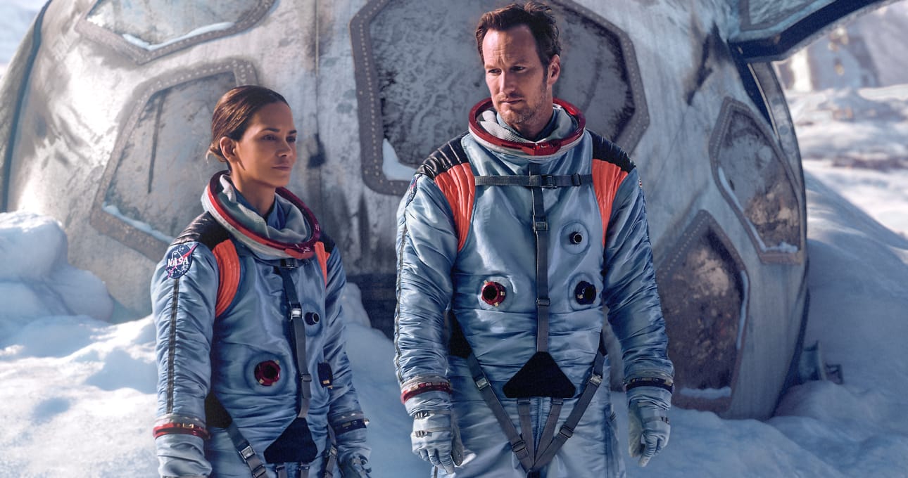 Halle Berry ja Patrick Wilson näyttelevät pelastustoimiin alkavia astronautteja Roland Emmerichin rymistelyssä.