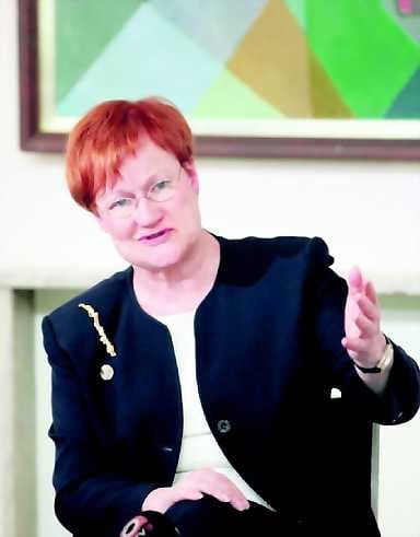 Tarja Halonen uskoo,että Suomessa pystytään hoitamaan vaalit ja käytännön asiat samanaikaisesti.
