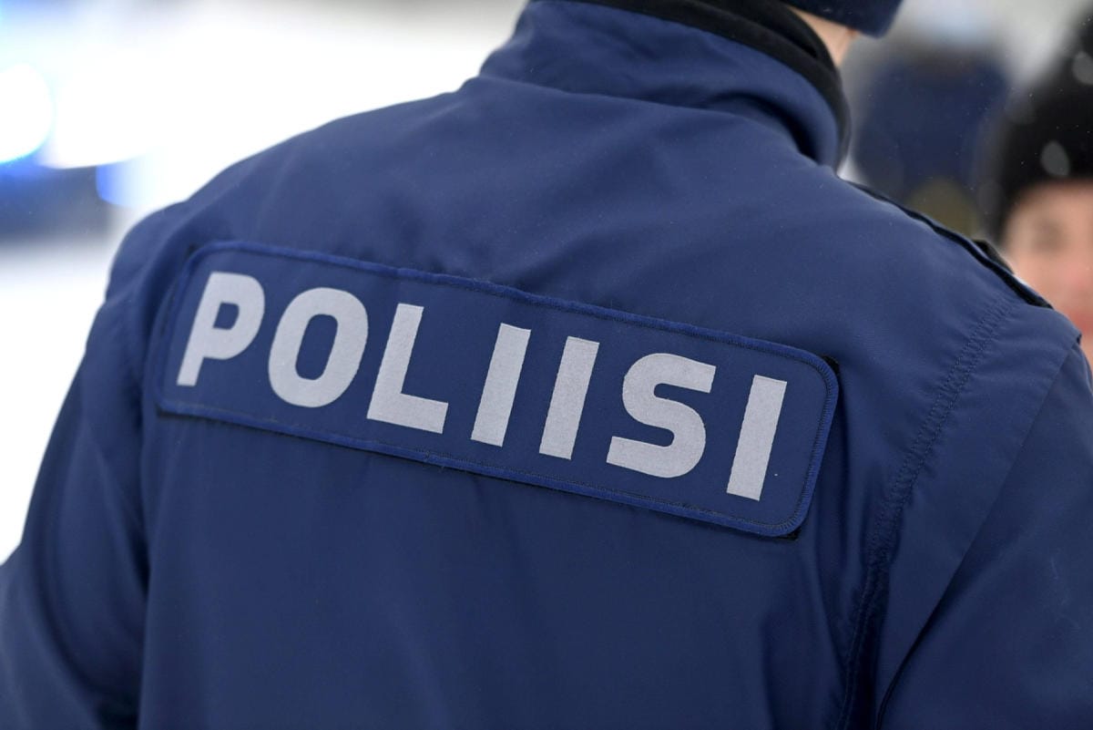 Poliisilaitoksen mukaan irtisanomisen syynä on, että luottamus miehen kykyyn toimia poliisille edellyttämällä tavalla ja noudattaa lainsäädäntöä ja määräyksiä on menetetty. Lehtikuva / Heikki Saukkomaa