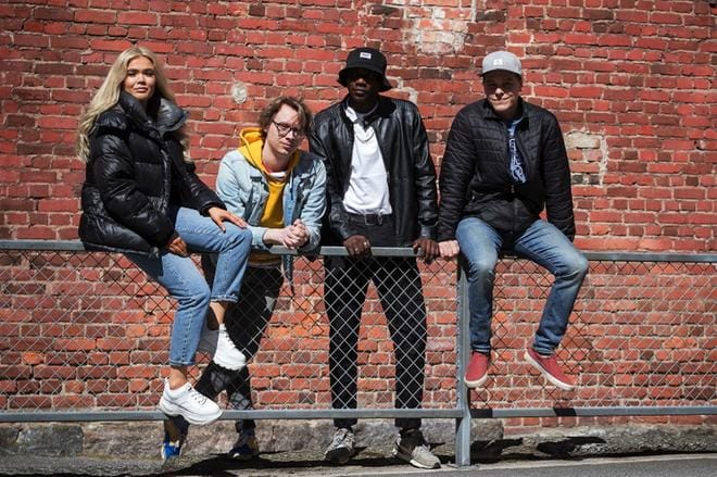 Ida Yli-Mäenpää, Pyry Keto, Jeremi Kashamura ja Antti Uitto ovat tulevan kesän Hairspray-musikaalin tähtiä Rampin kesäteatterissa. KUVA: JARNO PELLINEN