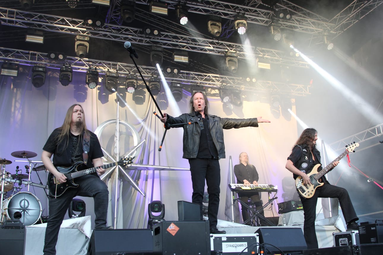 Stratovarius ei esittelyjä kaipaa. Yhtye oli monelle illan odotetuin esiintyjä.