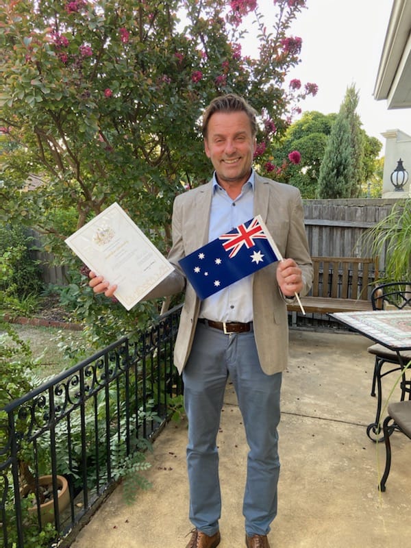 Tony Wik sai Autralian kansalaisuuden vasta kaksi vuotta sitten. Perheen tyttäret olivat isän kansalaisuutta vastaan. "You are a Finn, not an Aussie", he perustelivat.
