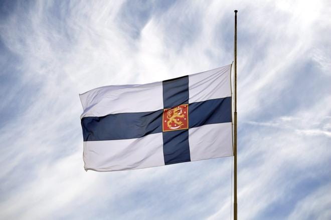 Presidentti Mauno Koiviston valtiollisten hautajaisten suruliputus Helsingissä helatorstaina. Kuva: Lehtikuva / Vesa Moilanen