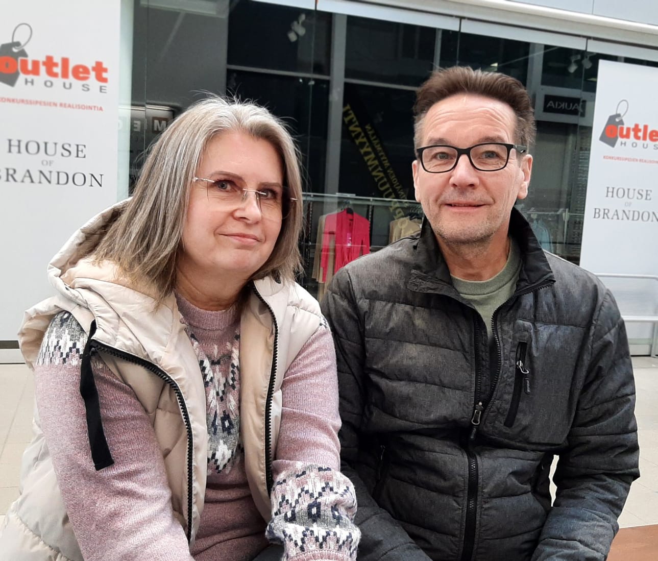 Marjo ja Timo Kalliomäen kevät käynnistyy jokavuotisesta abien penkkariajelusta. – Ne ovat jääneet kevään merkiksi omasta nuoruudesta, Marjo Kalliomäki pohtii. Lisääntyvä valon määrä voimaannuttaa kumpaistakin. – En ole ihan virkeä vielä, vasta sitten kun räystäät tippuvat vettä, Timo Kalliomäki arvioi. Perheen nuorin lapsi viettää hiihtolomaa, mutta vanhemmat ovat töissä. – Voi olla, että tytär tulee Helsingistä käymään, Kalliomäet kertovat.