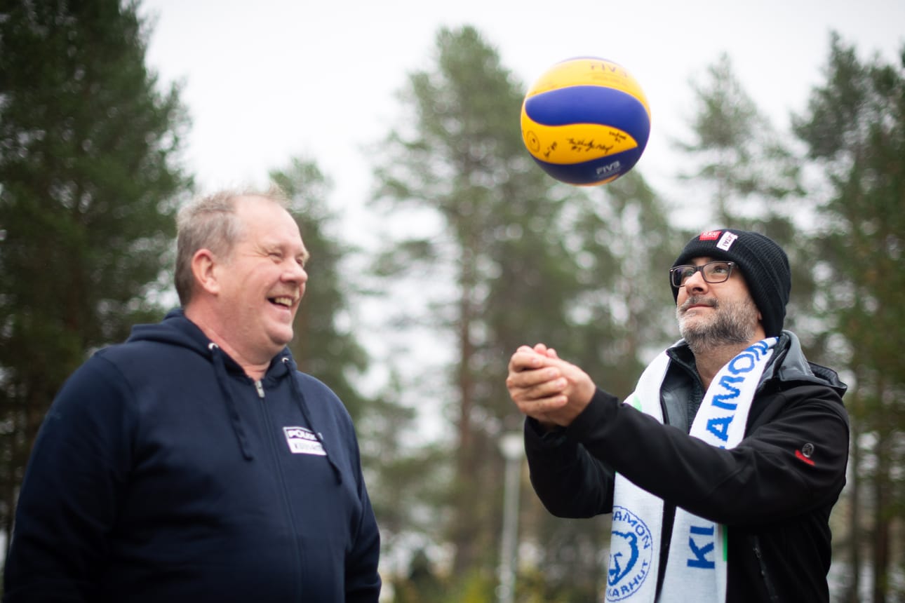 Matkatoimisto Catai lähti sponsoroimaan Pölkky Kuusamon lentopallojoukkuetta. Yritys näkyy joukkueen kotipeleissä muun muassa pallonpysäytyslevyn mainonnassa. Pölkyn Tarmo Ronkainen ojensi Jordi Riveralle joukkueen nimikirjoituksin varustetun pallon sekä huivin.