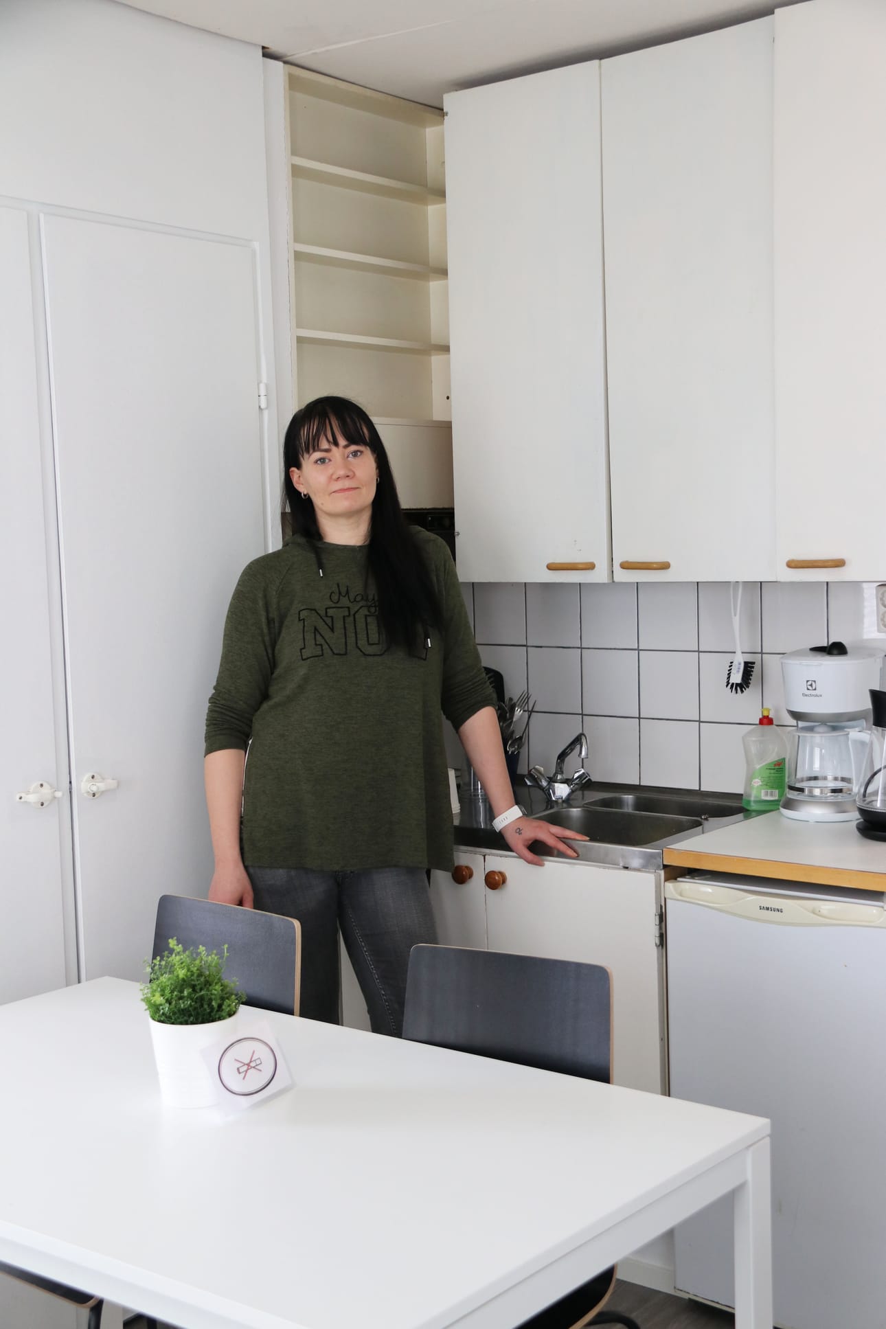 Perhehuone on Jonna Moilasen mukaan Moottorimajan suosituin huone. Tässä huoneessa kuvattiin myös Kaikki synnit -sarjan kohtauksia.