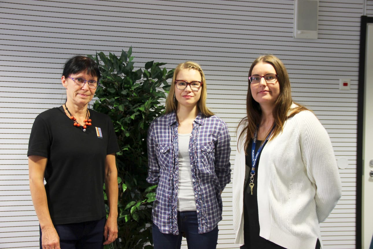 Kuvassa hanke-esittelyssä luennoineet Taimi Mahosenaho (vasemmalla), Mervi Tiermas ja Sonja Kinnunen.