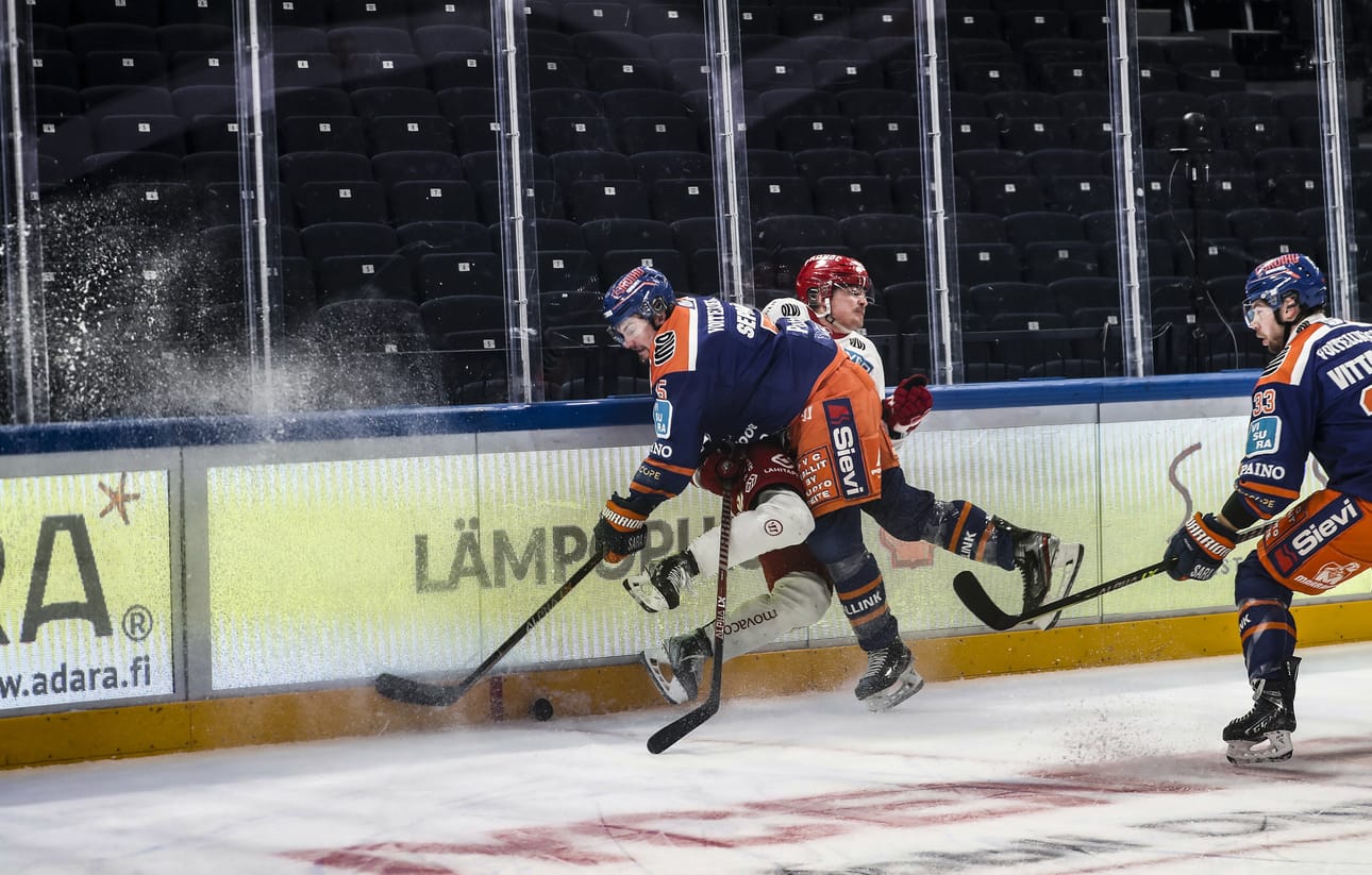 Kirvesrinnat taklasivat kotkapaitoja myös junioritoiminnassa.