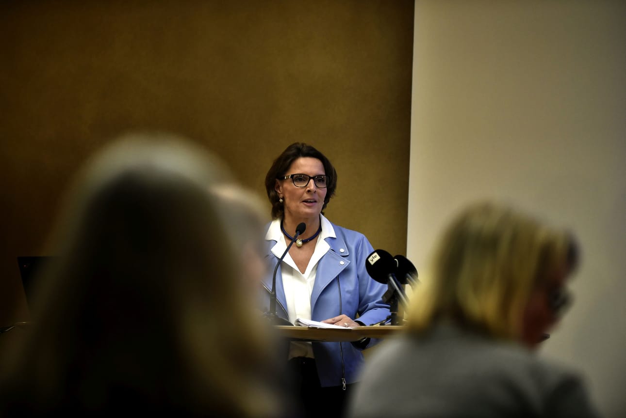 Liikenne- ja viestintäministeri Anne Berner (kesk.) haluaa Suomen esittävän Euroopan komissiolle kesäajasta luopumista.