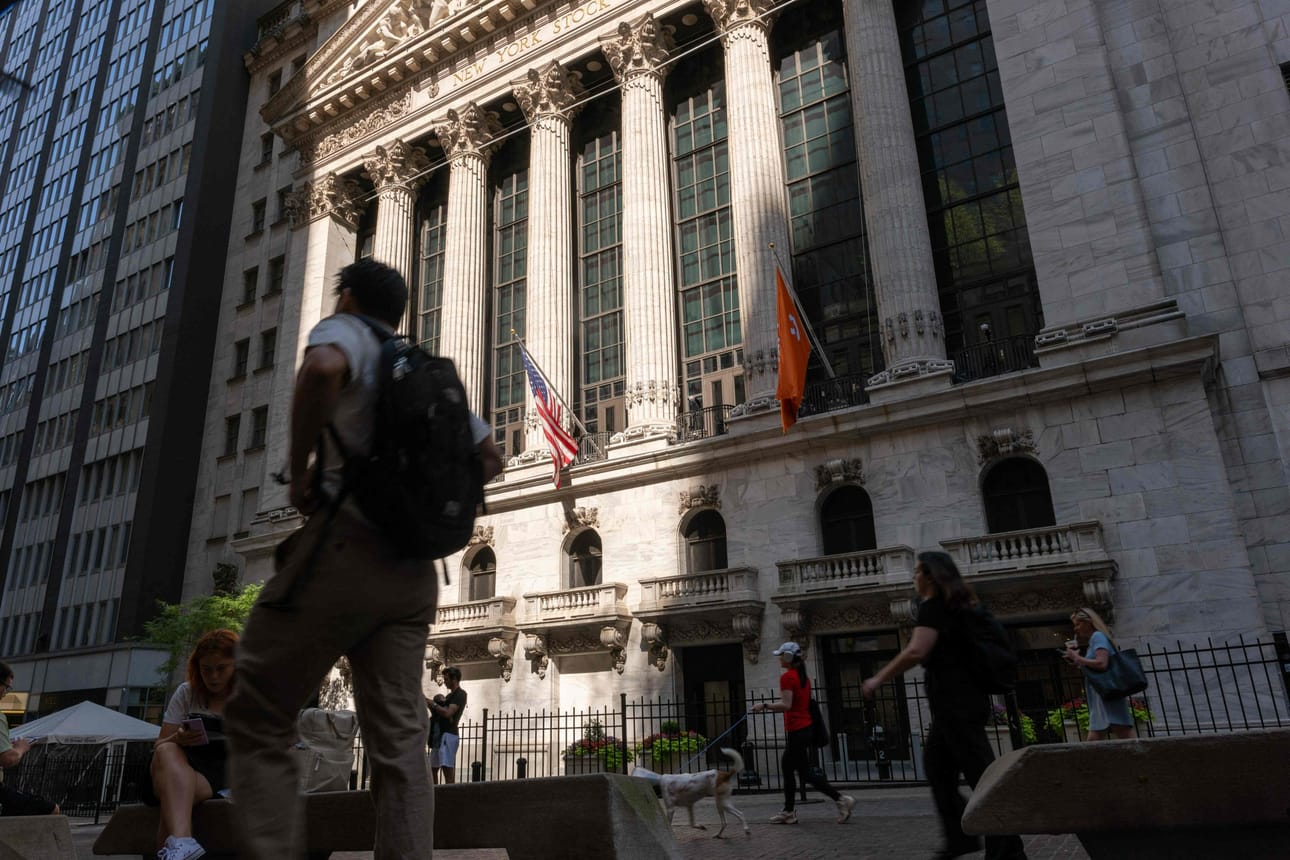 Teollisuuspainotteinen Dow Jones ja teknologiapainotteinen Nasdaq olivat pörssipäivän päätteeksi 0,9 prosenttia pakkasella. Arkistokuva. LEHTIKUVA/AFP