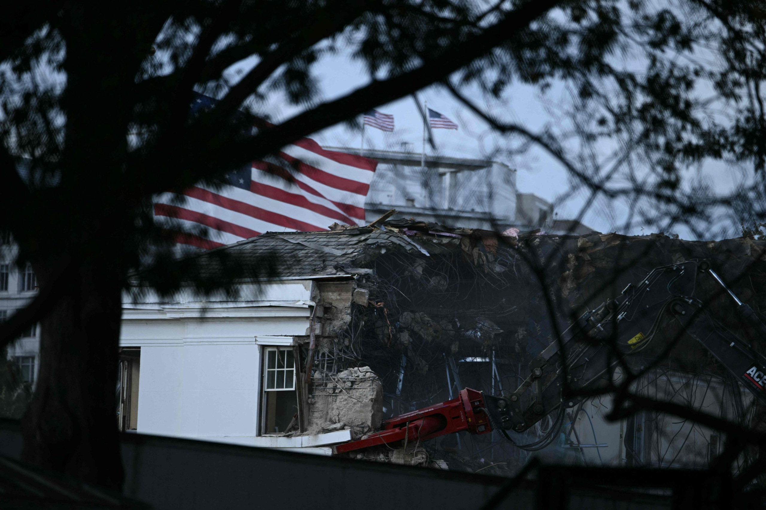 Trump sanoo purkavansa juhlasalinsa tieltä koko Valkoisen talon itäsiiven