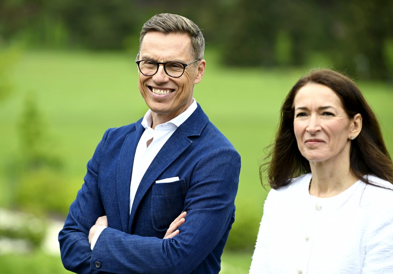 Presidenttipari tutustuu matkallaan muun muassa Osakan maailmannäyttelyyn. Lehtikuva / Heikki Saukkomaa