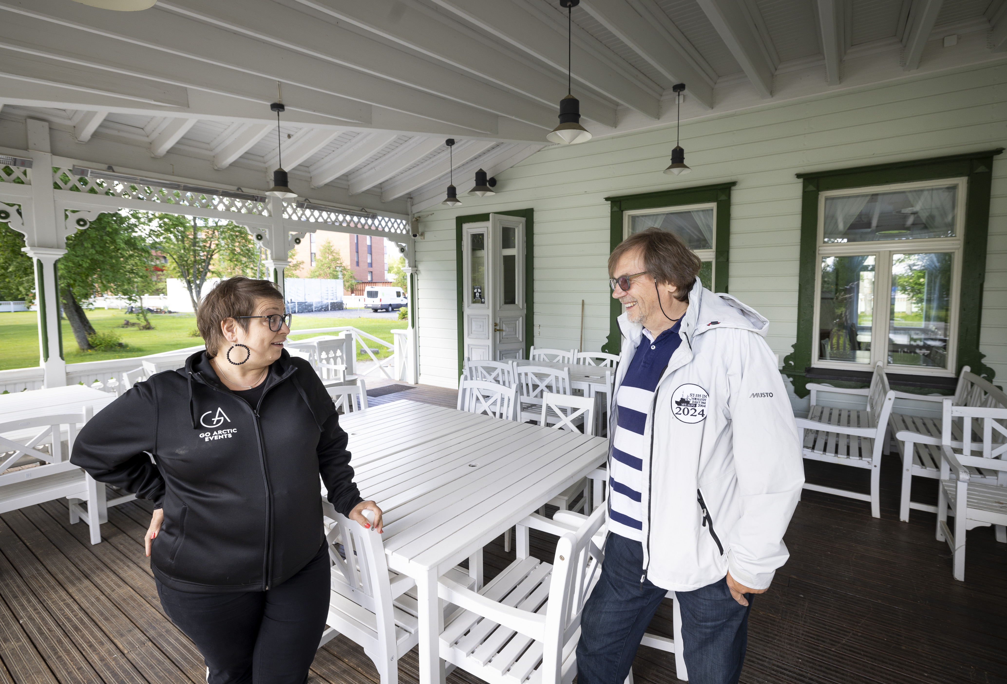 Toppilansaaren Villa Hannala avaa sittenkin – Paikallinen kahvilaketju aloittaa historiallisessa pitsihuvilassa juhannuksen jälkeen