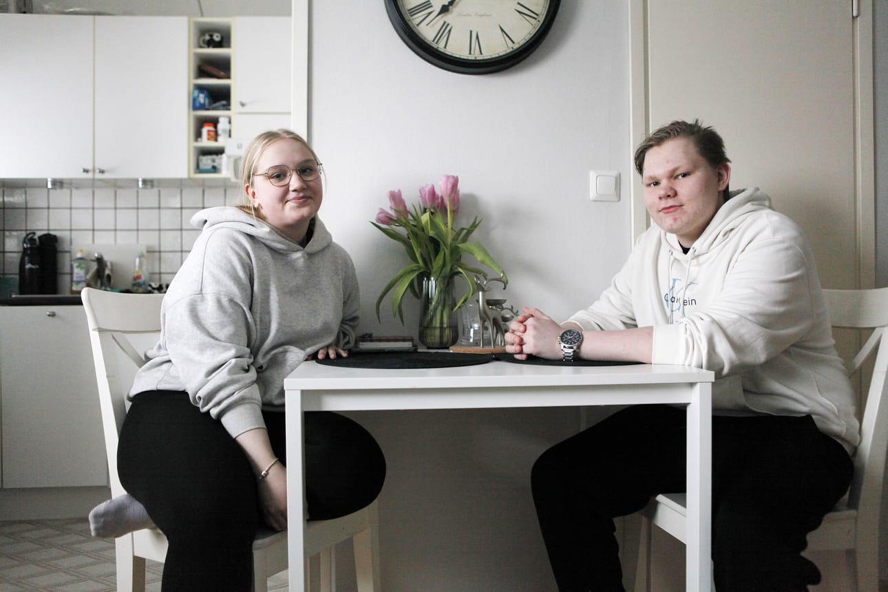 Kolarista kotoisin oleva Teea Heikkilä ja Kittilästä kotoisin oleva Miro Kangas opiskelevat ammattiopisto Lappiassa ja asuvat yhdessä kaupungin keskustassa.