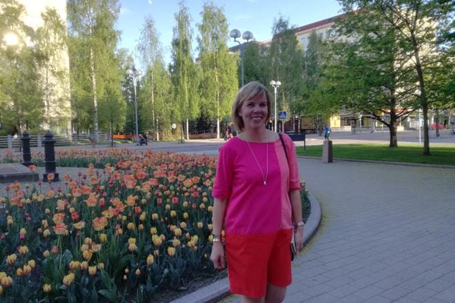 Ruotsalaisen kansanpuolueen puheenjohtaja Anna-Maja Henriksson haluaa puolueensa istumaan keskemmälle eduskuntaa. Henriksson vierailee Oulussa. KUVA: Mirja Niemitalo
