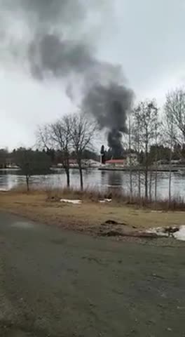 Hietasaaren venepalo nosti sankan savupilven