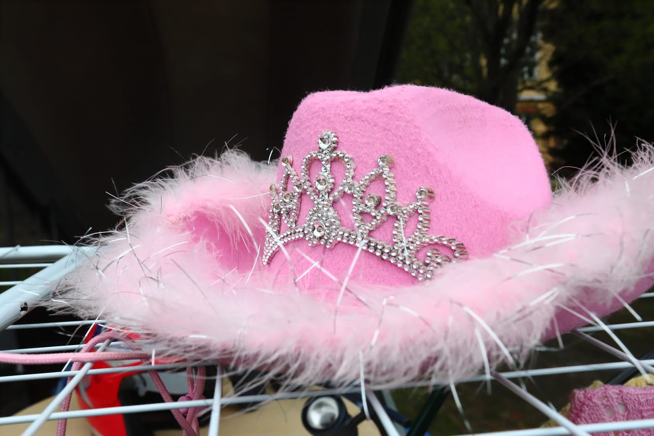 Kirpputoripöydästä löytyi myös tällainen hattu.