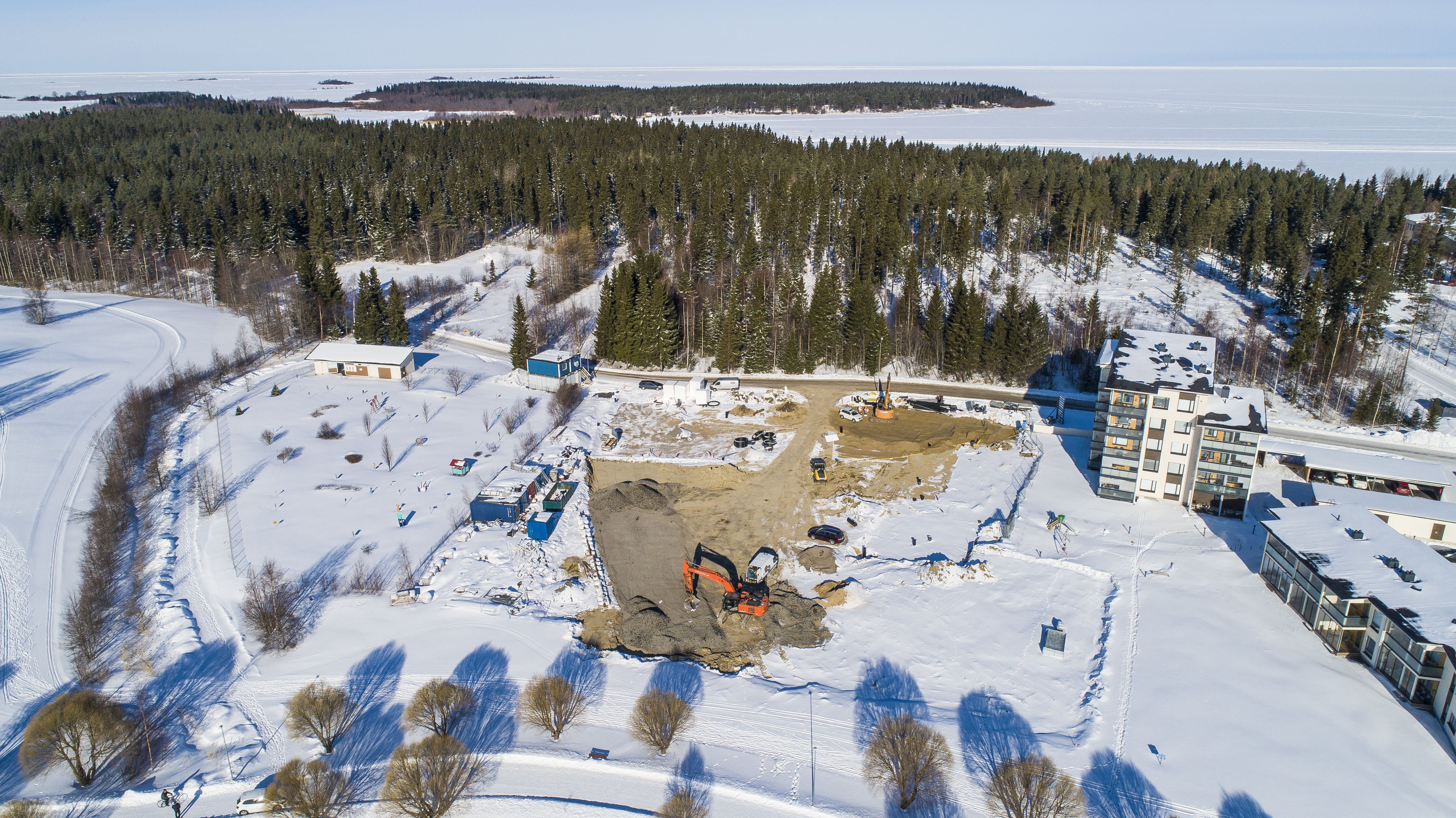 Kerrostalorakemtamista pikkulahdella, Pikkulahti, rakentaminen, Lapti, kerrostalo