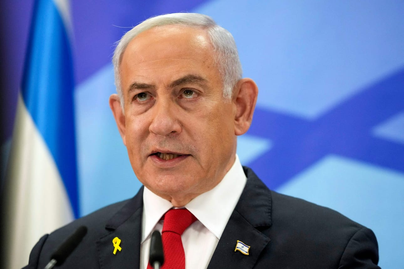 Israelin pääministerin Benjamin Netanjahun kanslian mukaan äärijärjestö Hamasin odotetaan aloittavan israelilaisten panttivankien vapauttamisen sunnuntaina. LEHTIKUVA/AFP