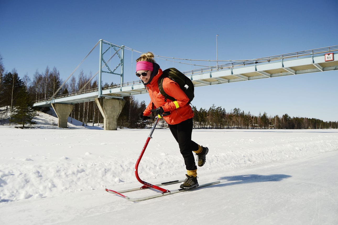Marjo Heinonen sairastui nivelreumaan jo lukio-ikäisenä. Nivelet ehtivät vaurioitua ennen sopivan lääkityksen löytymistä, mutta sen jälkeen elämä on normalisoitunut.