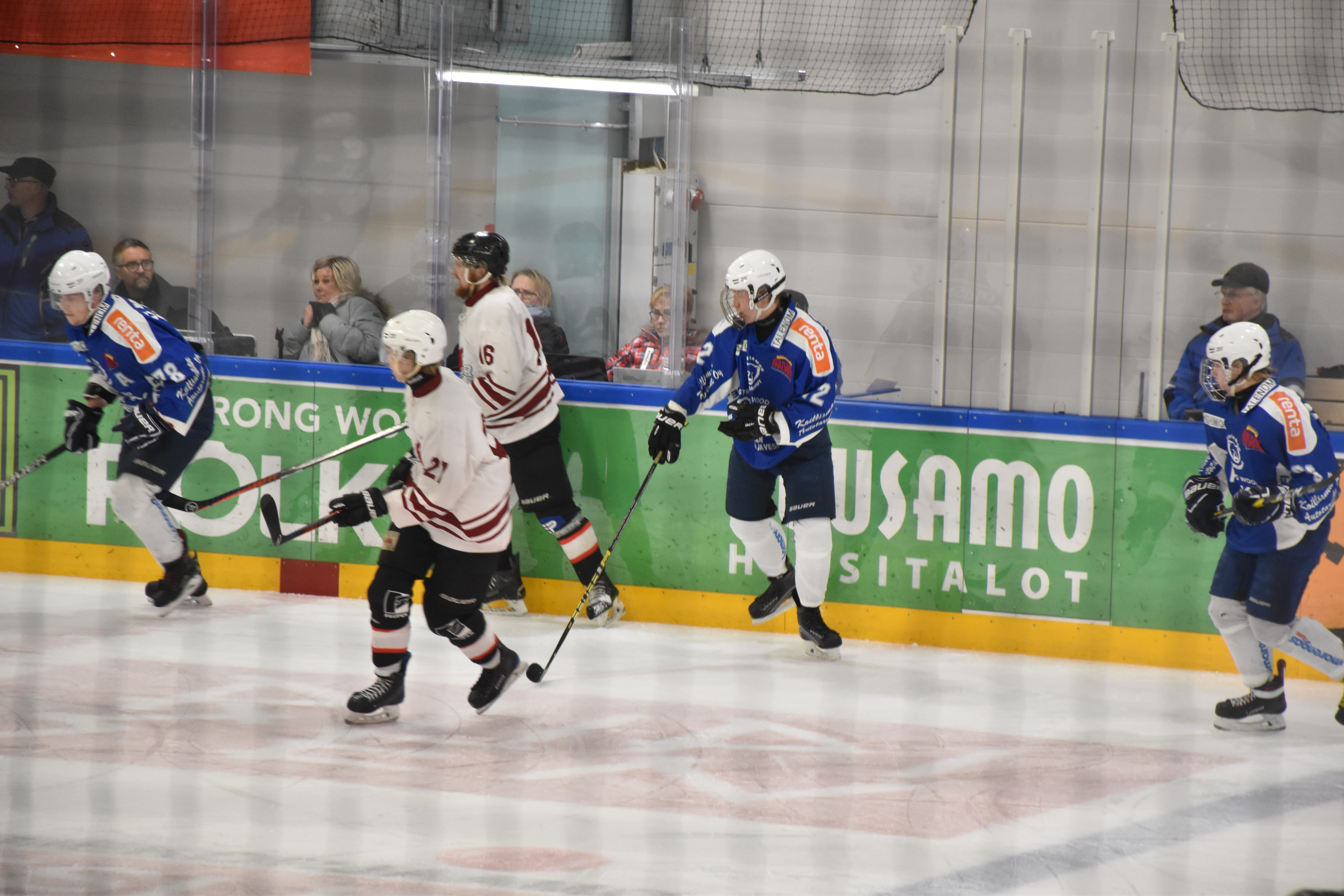 Laser Hockey Akatemia sai mainion alun välieriin. Huomenna Oulunsalossa on PaKalla pakkovoiton paikka.
