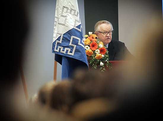 Oulussa puhunut presidentti Martti Ahtisaari esittää, että Suomi ottaisi maahanmuuttopolitiikassaan mallia Kanadasta.