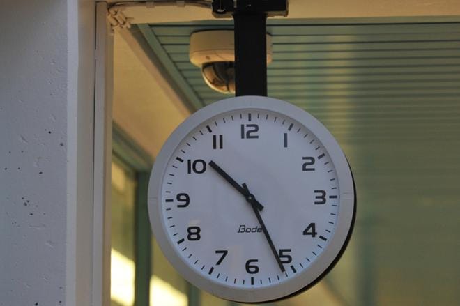 Kellojen siirtelyyn liittyvä kansalaiskysely on nyt avattu otakantaa.fi -sivustolla. Kysely on avoinna 12. lokakuuta saakka. Kuva: Heikki Tyynysniemi