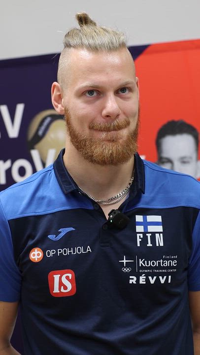 Joonas Jokela kertoo knopit lentopallomaajoukkueen pelaajista