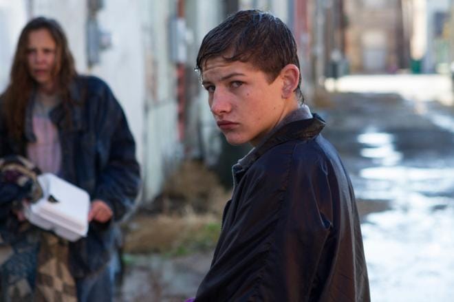 15-vuotias poika Gary (Tye Sheridan) herättää entisessä rikollisessa voimakkaan suojelunhalun Joe-elokuvassa. Gary on jo kokenut kovia. KUVA: Sub