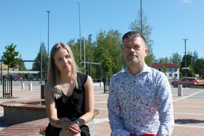 Emilia Nivukoski ja Juha Luukko katsovat, että Kurikkaa on helppo markkinoida, koska sisältö on kunnossa. KUVA: JARMO PANULA